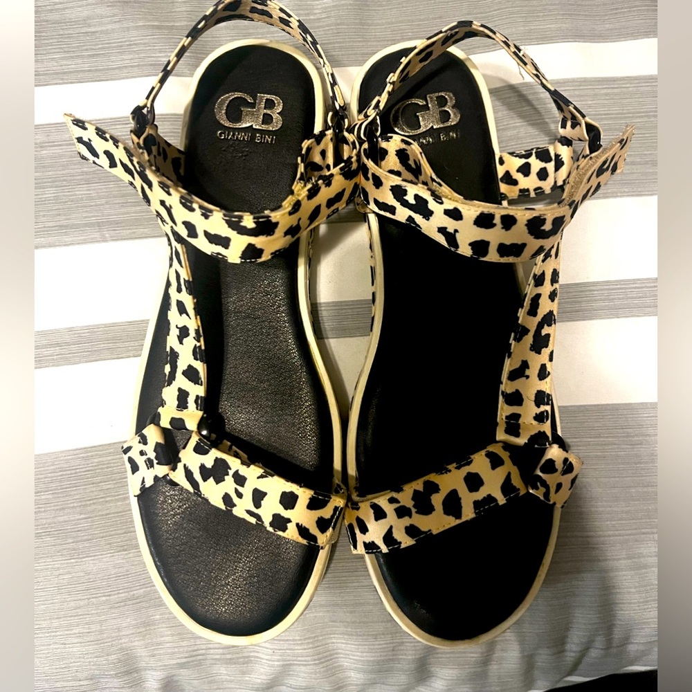 Print sandals
